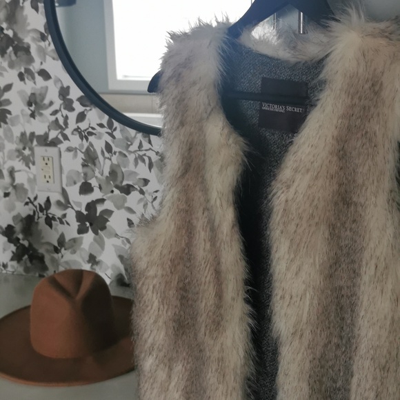 Vest - Picture 3 of 5